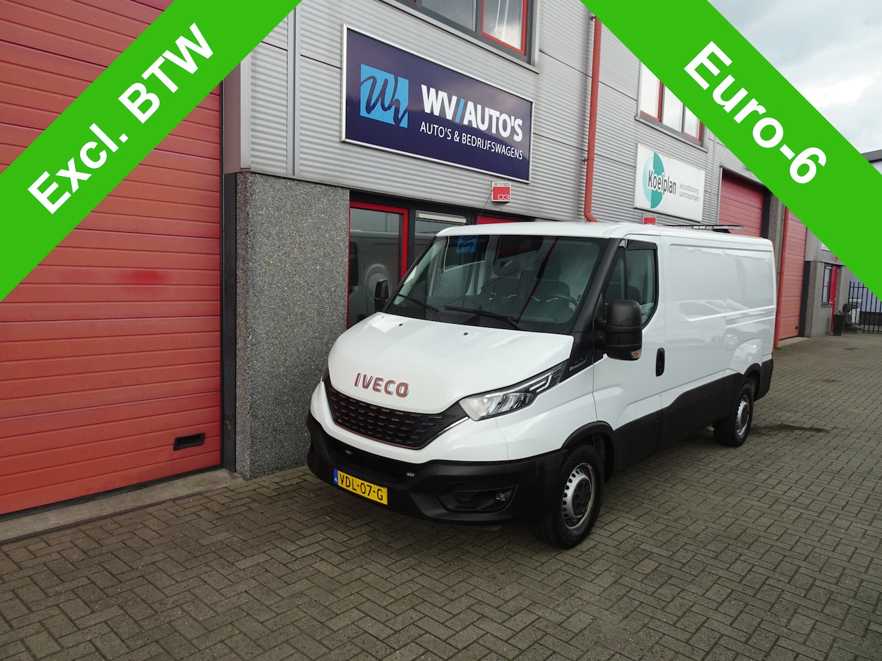 Iveco Daily - 35S16V 2.3 352 H1-l2 hi matic 3500 kg trekgewicht 3 zits navi camera - AutoWereld.nl