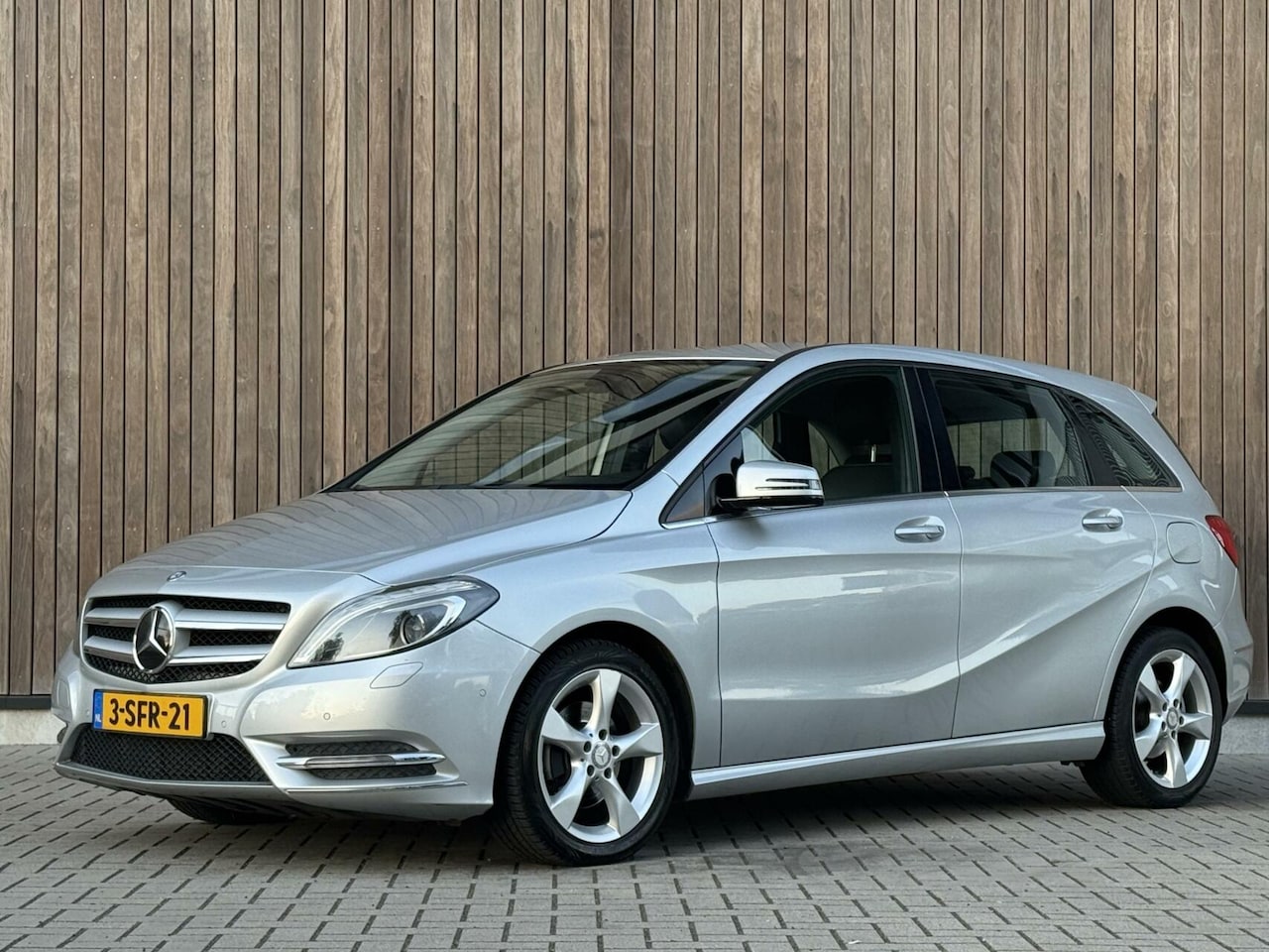 Mercedes-Benz B-klasse - 180 Ambition | AUTOMAAT | XENON | NAP | SPORTPAKKET - AutoWereld.nl