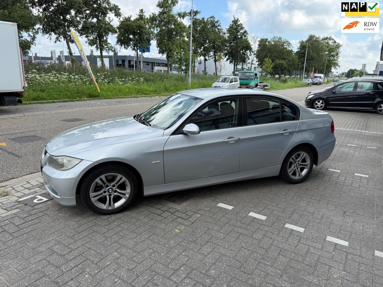 BMW 3-serie - 320i Business Line 320i Business Line ((( navi ))) - AutoWereld.nl