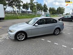 BMW 3-serie - 320i Business Line ((( navi )))