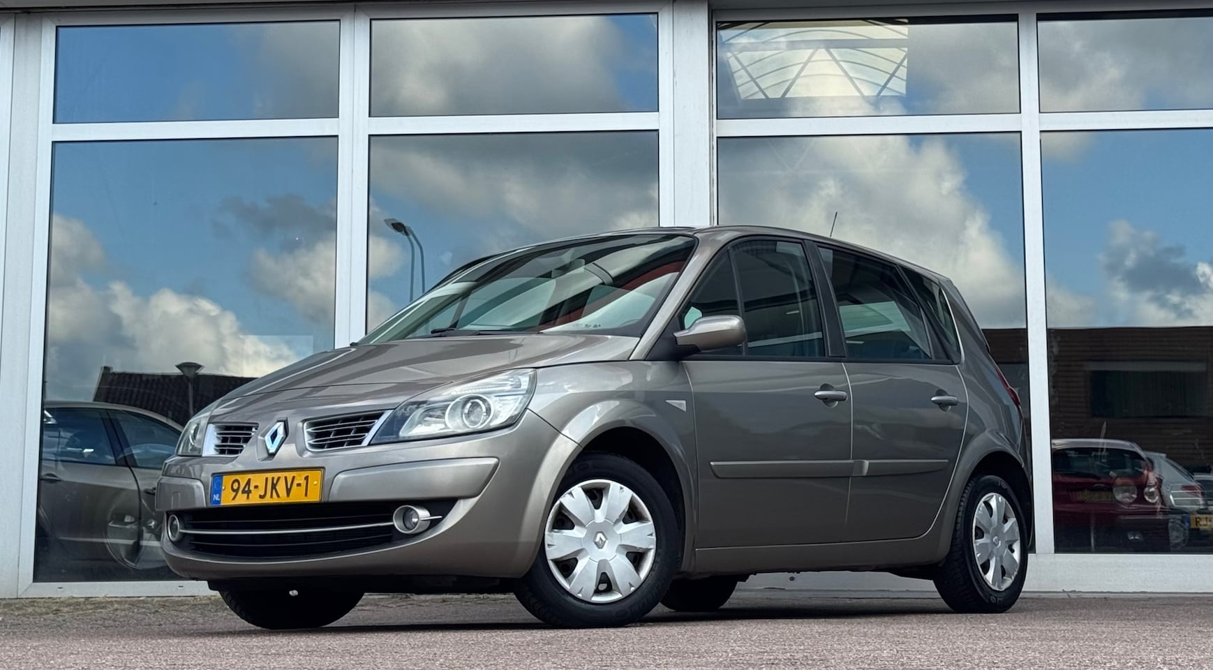 Renault Scénic - 1.6i 16V Business Line 2e Eigenaar Trekhaak Panoramadak - AutoWereld.nl
