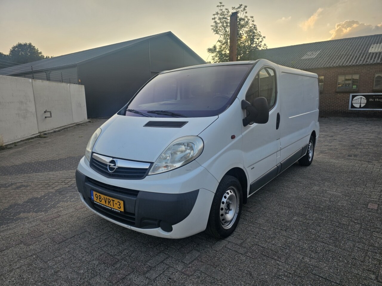 Opel Vivaro - 2.0 CDTI L2H1 DC 2.0 CDTI L2H1 DC,Apk,Airco,Nap,Trekhaak - AutoWereld.nl