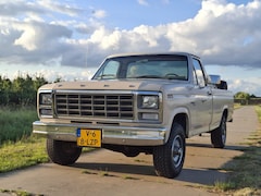 Ford F150 - F-150 Custom 4x4 V8 5.7L