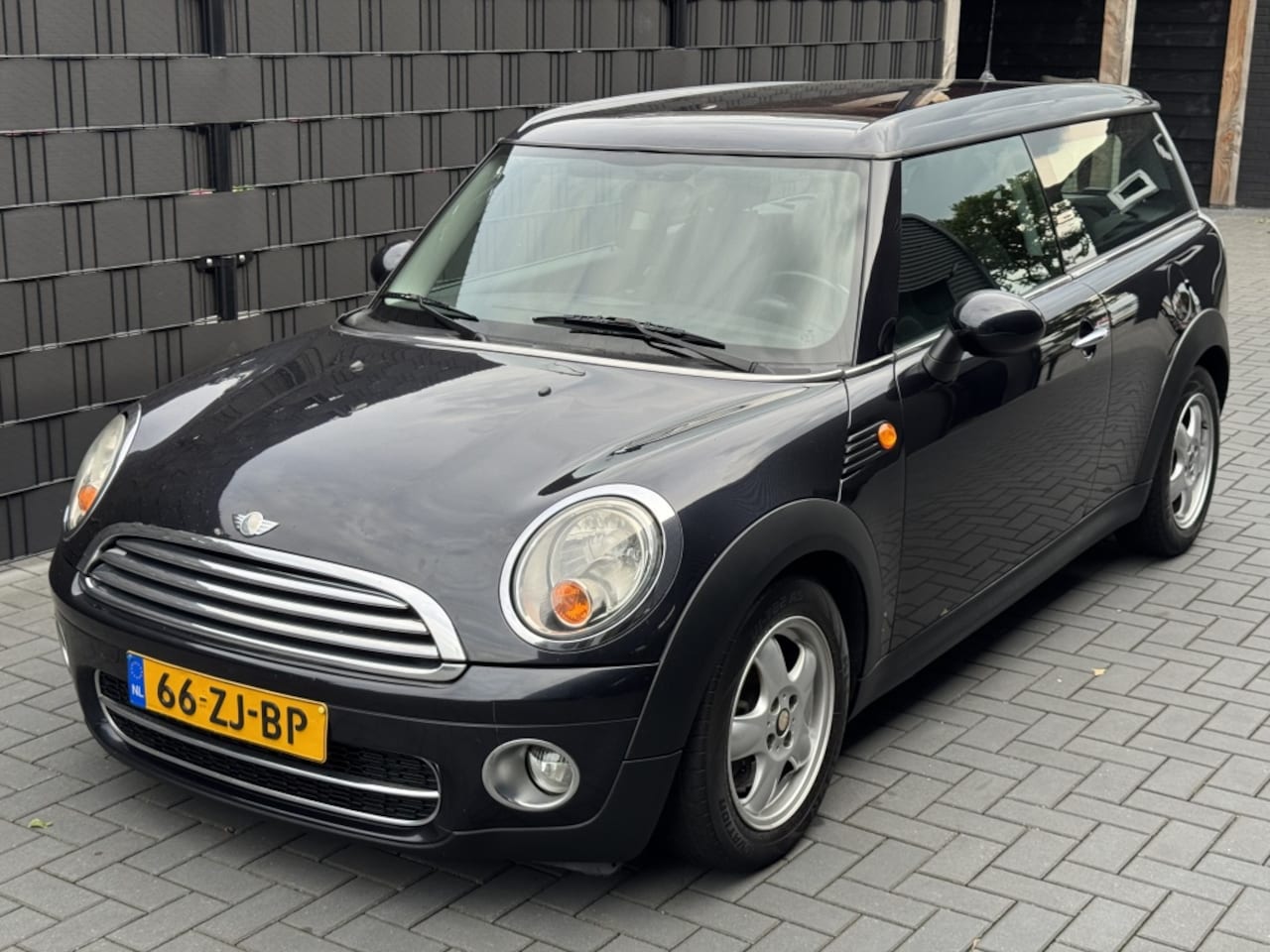 MINI Clubman - Mini 1.6 Cooper D Pepper| ZWART| AIRCO| NIEUWE APK| - AutoWereld.nl
