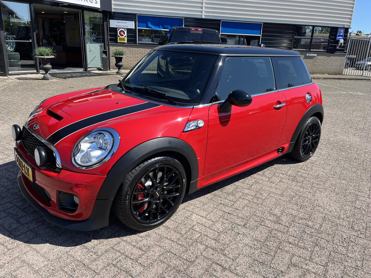 MINI John Cooper Works - Mini 1.6 2 eigenaar, panorama, chili red, weinig kilometers, unieke N18 motor met regelbaa - AutoWereld.nl