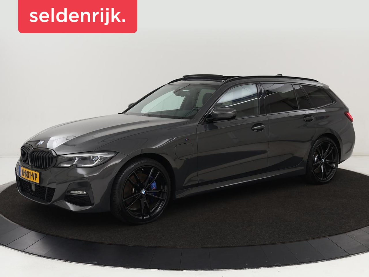 BMW 3-serie Touring - 320e M-Sport | Panoramadak | Adaptive cruise | Leder | Trekhaak | Head-Up | Camera | Stoel - AutoWereld.nl