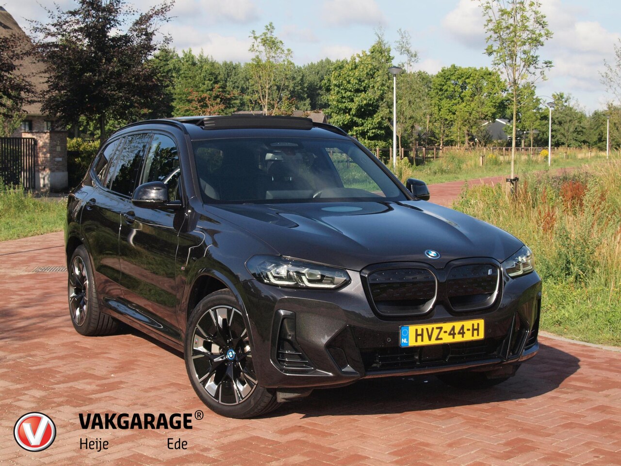 BMW iX3 - High Executive 80 kWh | Panoramadak | Camera | Cruise Control | Trekhaak | Apple Carplay | - AutoWereld.nl