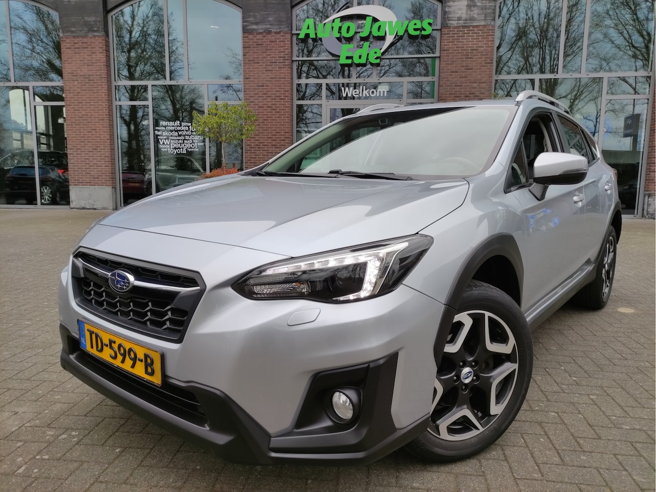 Subaru XV - 2.0i Premium Leder - Schuif/kanteldak - Achteruitrijcamera -  Dodehoek detectie - Stoelver - AutoWereld.nl