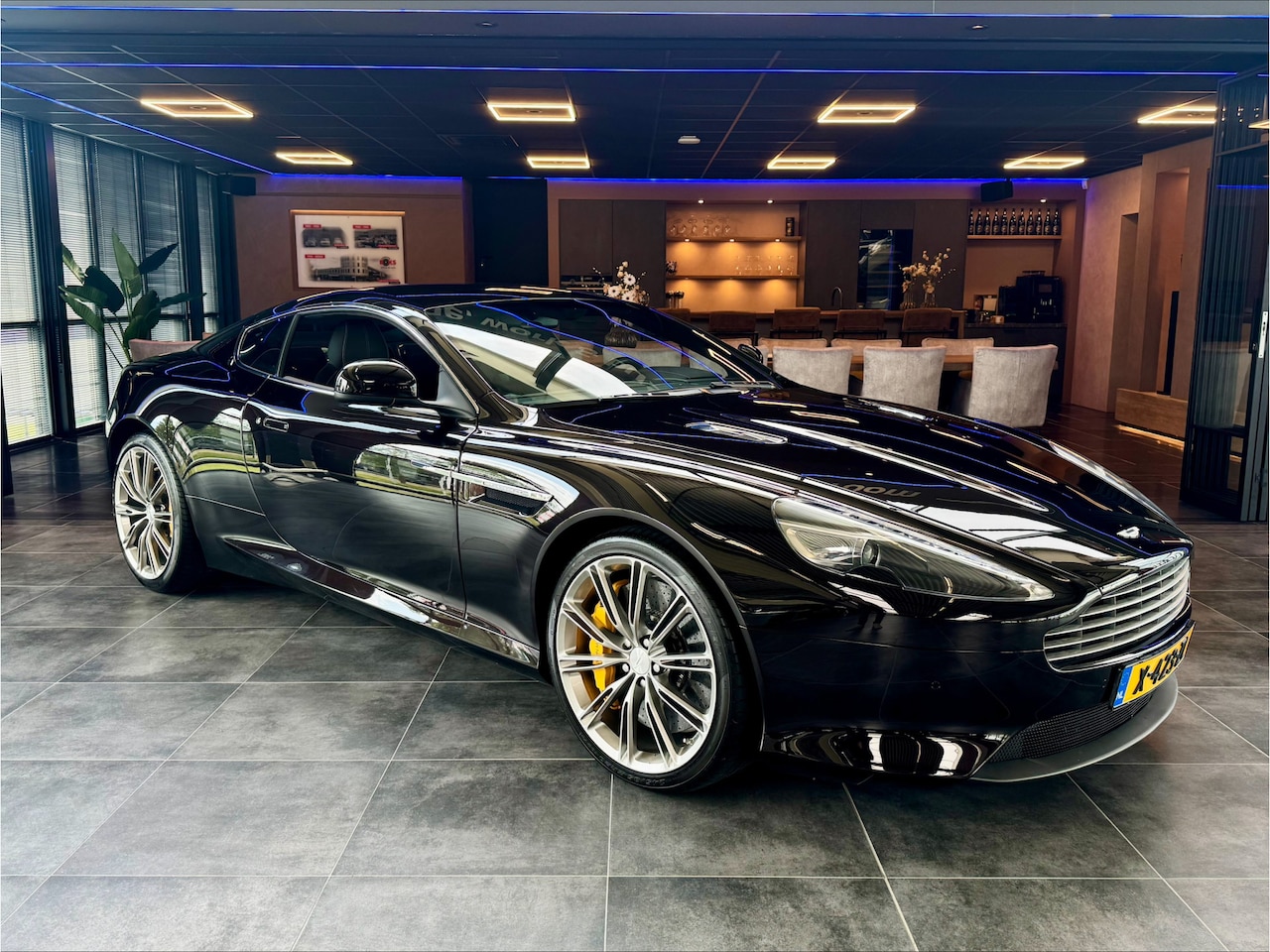 Aston Martin V12 Virage - 6.0 V12 Cruise/Climate Navi Keramisch 497PK! - AutoWereld.nl