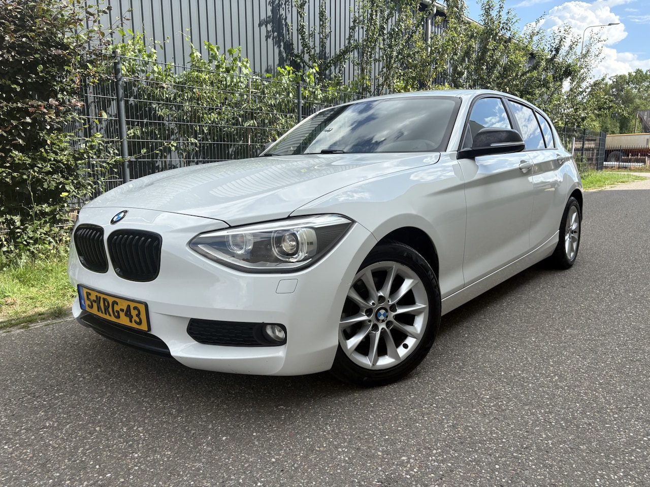 BMW 1-serie - 114i EDE / 5- DEURS / NAVI / AIRCO / CRUISE - AutoWereld.nl