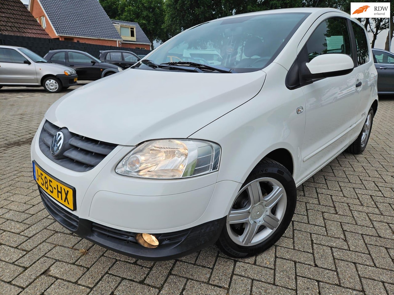 Volkswagen Fox - 1.2 Trendline. 2011. Lichtmetaal/Spoiler/Mistlampen etc.. Inruilkoopje! - AutoWereld.nl