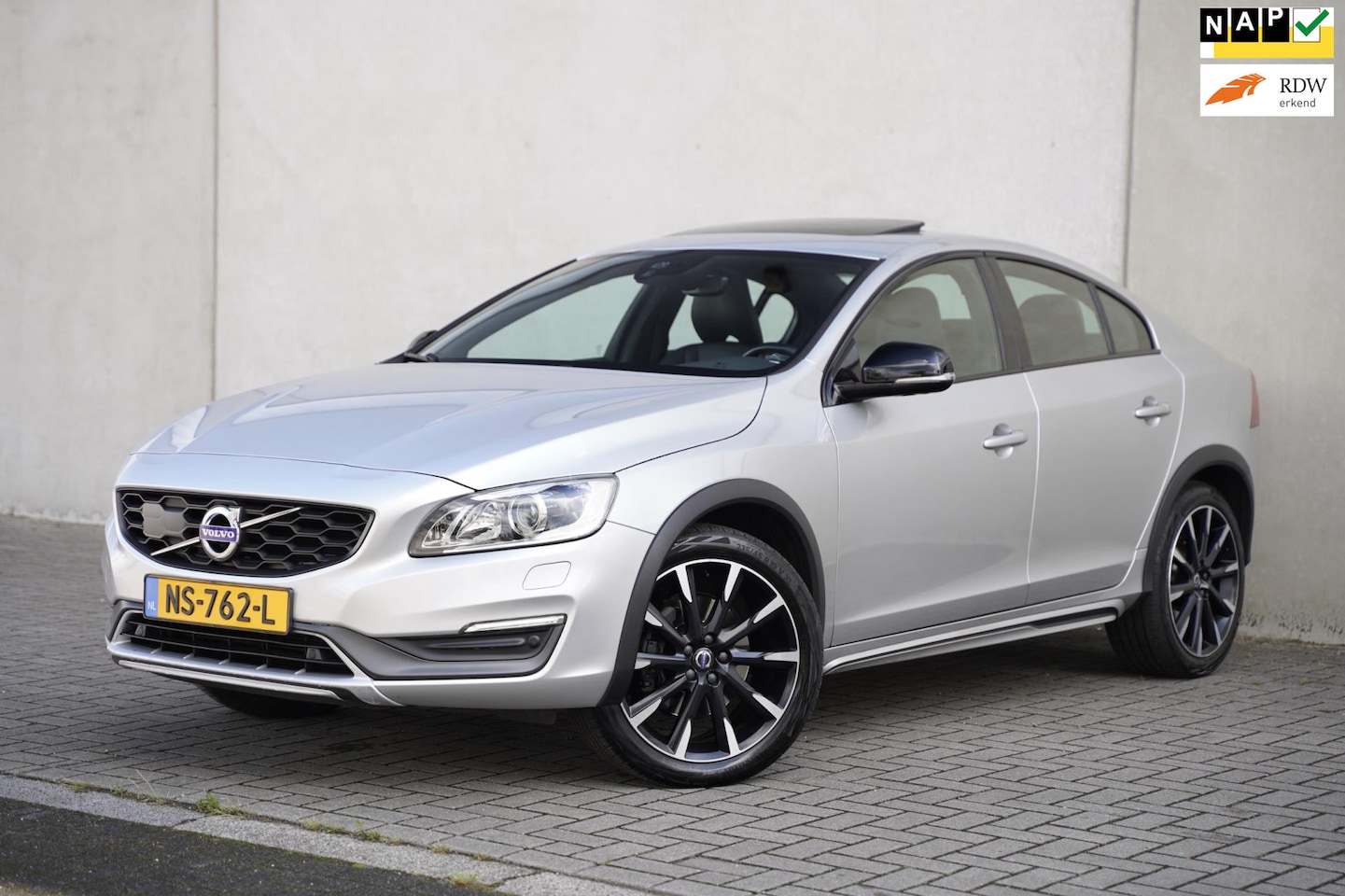 Volvo S60 Cross Country - 2.0 D4 Nordic+, Leder, Automaat, NAP - AutoWereld.nl