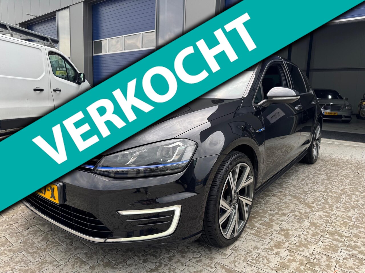 Volkswagen Golf - 1.4 TSI GTE panorama dak trekhaak Carplay nap super nette staat!! nieuwe apk!! - AutoWereld.nl