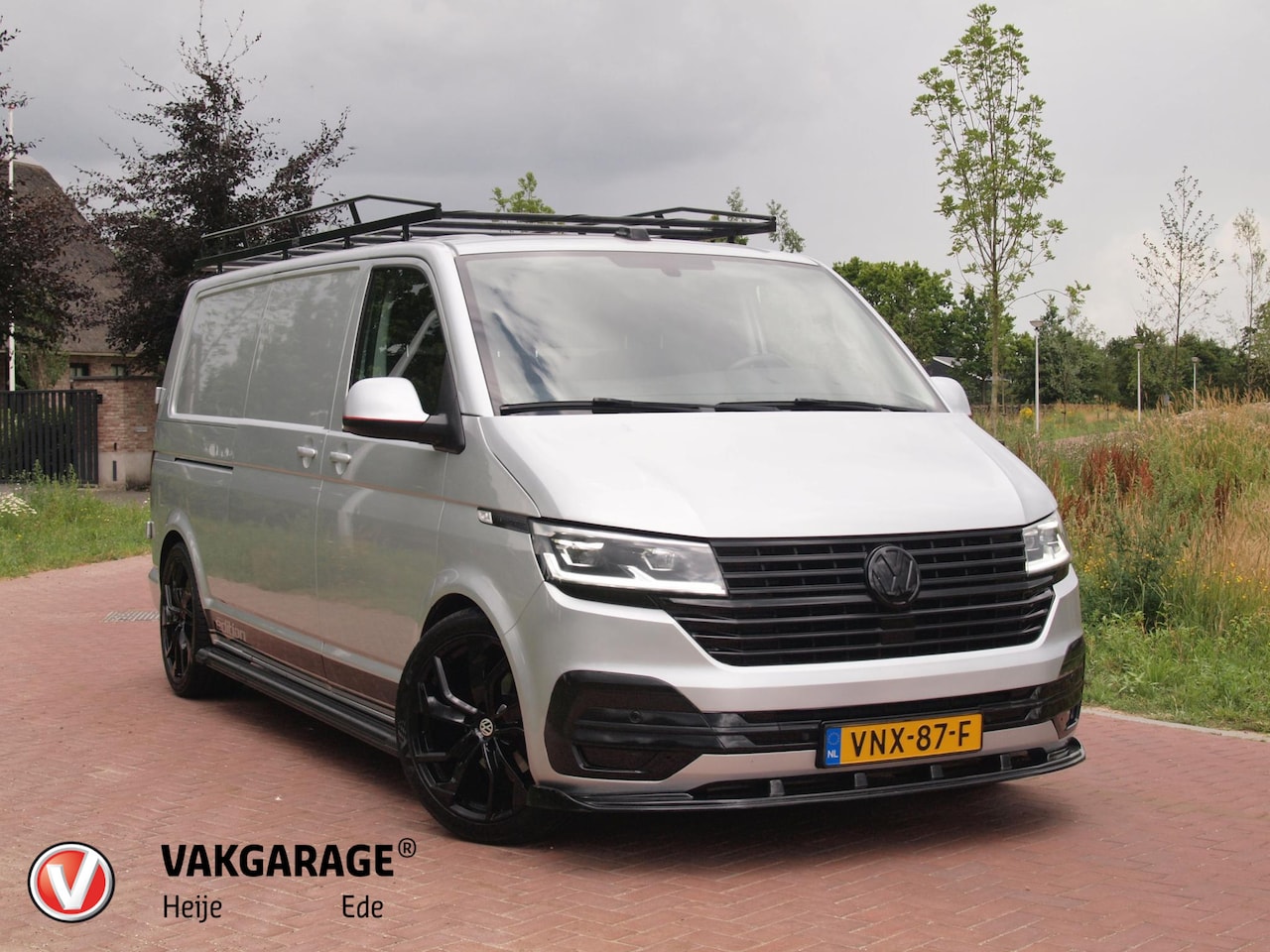 Volkswagen Transporter - 2.0 TDI L2H1 32 | 150PK | Koppejan Edition | Camera | Trekhaak | Cruise Control | Apple Ca - AutoWereld.nl