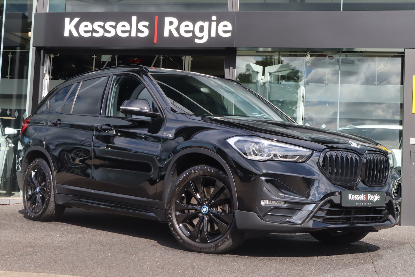 BMW X1 - xDrive25e Sport Pano Led Shadow Line - AutoWereld.nl
