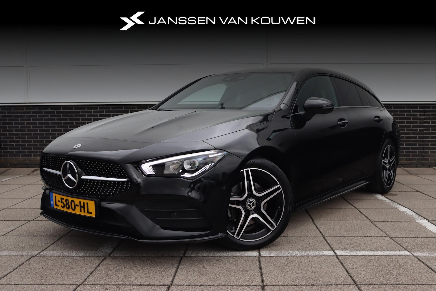 Mercedes-Benz CLA-klasse Shooting Brake - 180 Business Solution AMG Stoelverwarming Camera Navi Trekhaak Afneembaar - AutoWereld.nl