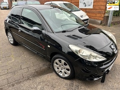 Peugeot 206 - 1.4 XS sport uitgevoerd zeer mooie auto
