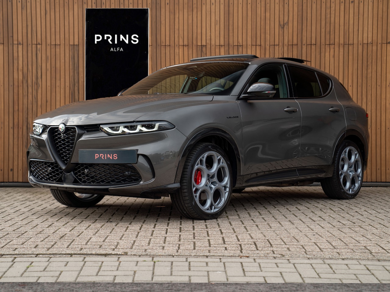Alfa Romeo Tonale - 1.3T PHEV Veloce 280pk | Pano-dak | 20 inch | LED-matrix | 360 camera - AutoWereld.nl