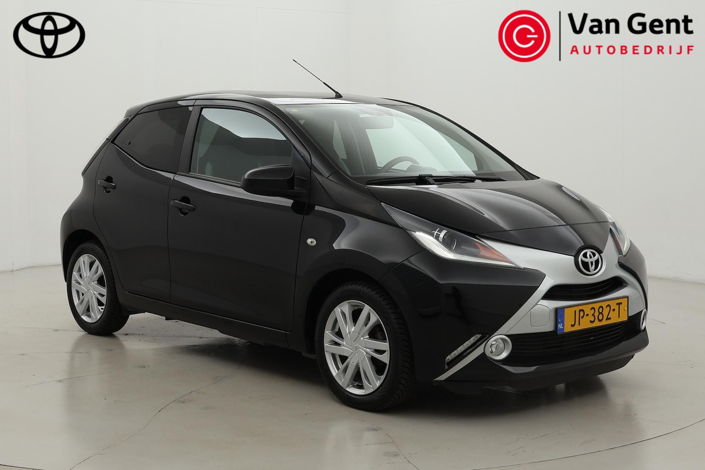 Toyota Aygo - 1.0 VVT-i x-sport | Airco | Camera | 15 inch | Bluetooth | Dakspoiler - AutoWereld.nl
