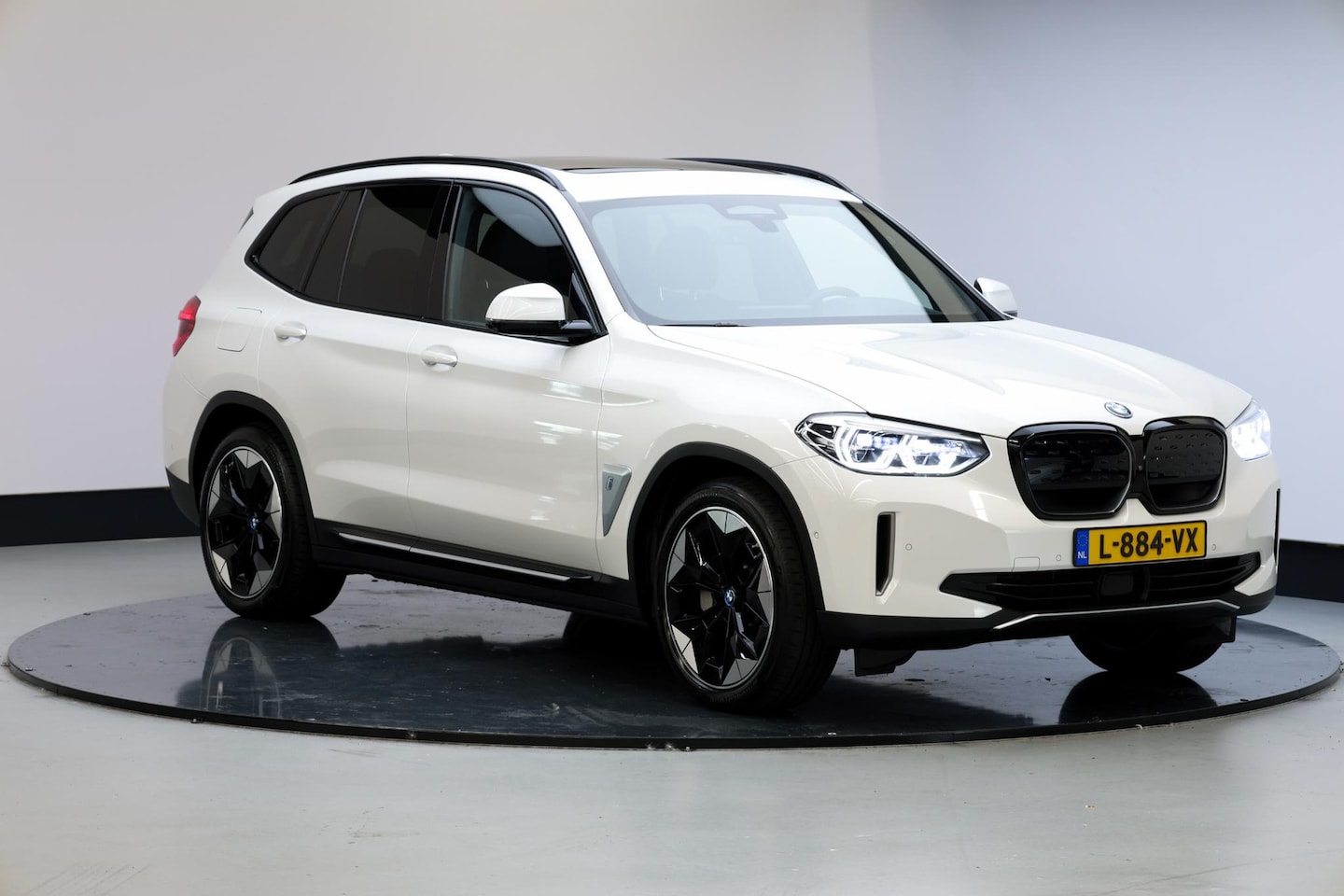 BMW iX3 - High Executive 80 kWh | Panoramadak | Head Up | Driving Assistant Professional | - AutoWereld.nl