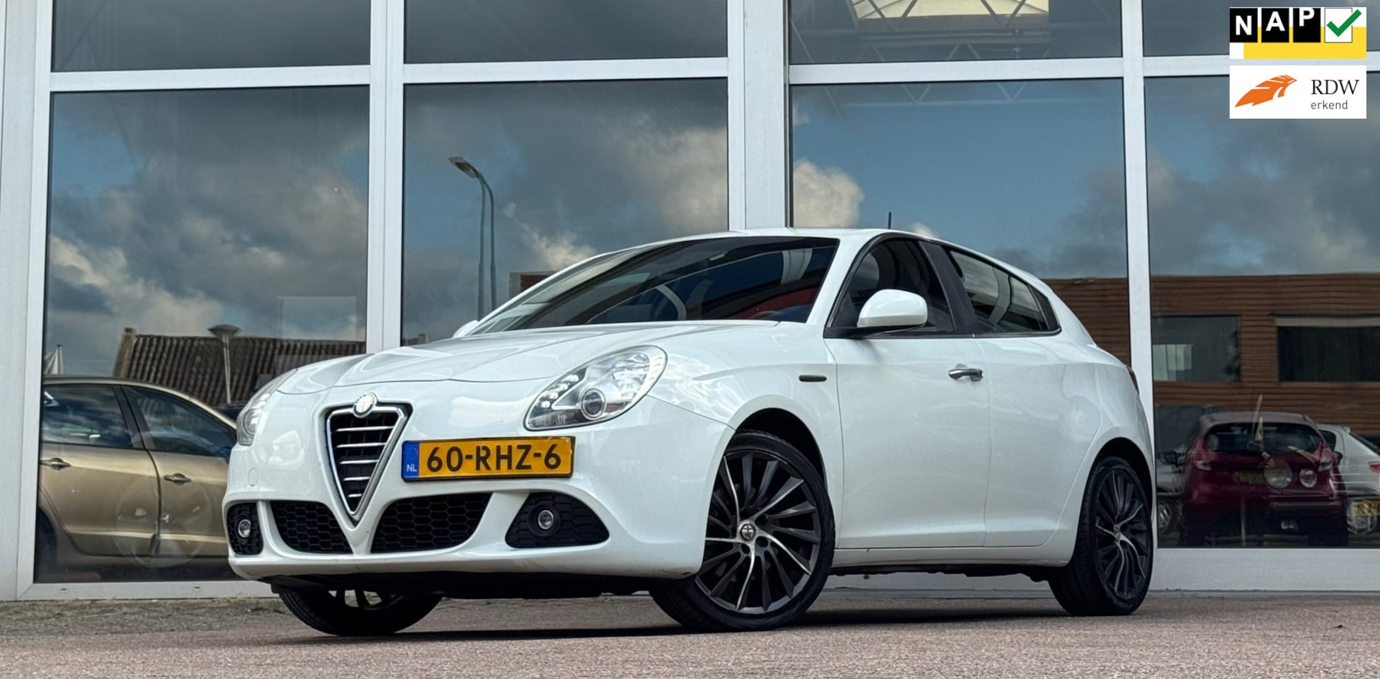 Alfa Romeo Giulietta - 1.4 T Distinctive 170PK Navi Mooi! 18"LM velgen Nieuwe APK - AutoWereld.nl