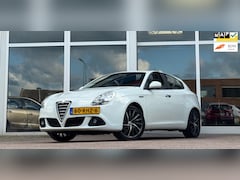 Alfa Romeo Giulietta - 1.4 T Distinctive 170PK Navi Mooi 18"LM velgen Nieuwe APK
