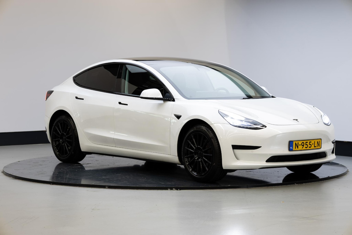 Tesla Model 3 - Standard RWD Plus 60 kWh - AutoWereld.nl