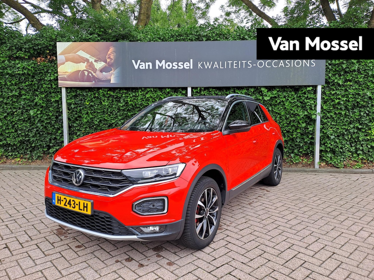 Volkswagen T-Roc - 1.5 TSI Sport | CAMERA | NAVIGATIE | ELEKTRISCHE ACHTERKLEP | STOELVERWARMING - AutoWereld.nl