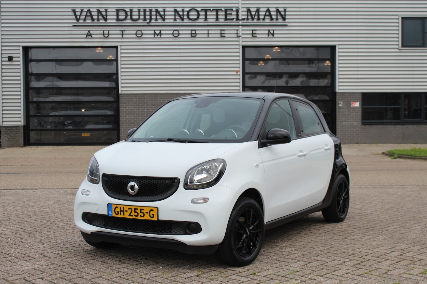 Smart Forfour - 1.0 Passion / Panoramadak / Navigatie / N.A.P. - AutoWereld.nl