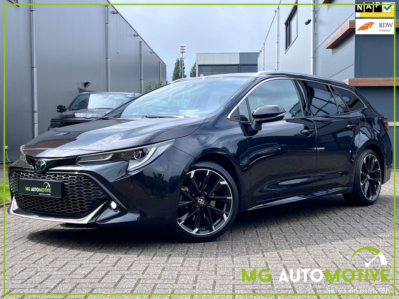 Toyota Corolla Touring Sports - 2.0 Hybrid GR-Sport Plus | HUD | Pano | Leder | Apple Car Play - AutoWereld.nl