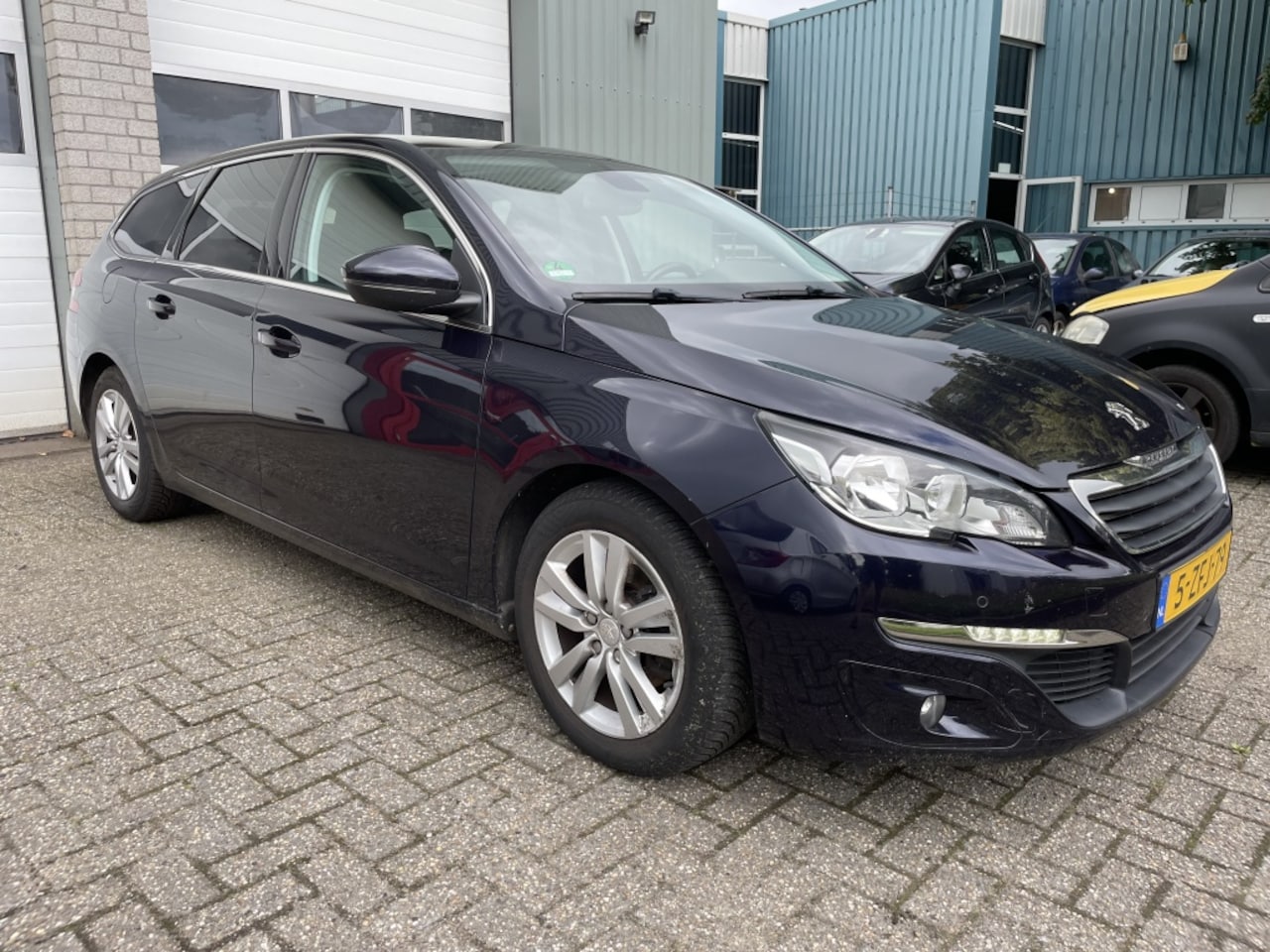 Peugeot 308 SW - 1.6 BlueHDI BL. Lim lichte rijdbare linker zij schade - AutoWereld.nl