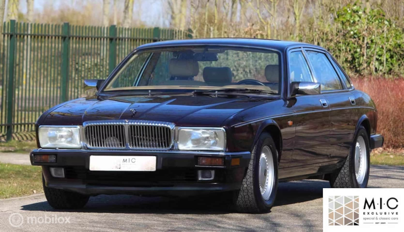 Daimler Double Six - Jaguar 6.0 6.0 V12 - AutoWereld.nl