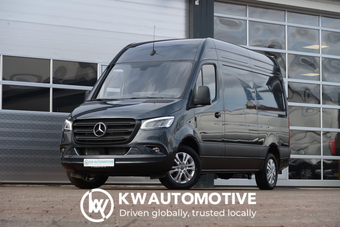 Mercedes-Benz Sprinter - 317 CDI L2H2 RWD BPM VRIJ/ AUT/ 3.5T/ LED/ CAMERA/ MBUX/ CRUISE/ CLIMA - AutoWereld.nl