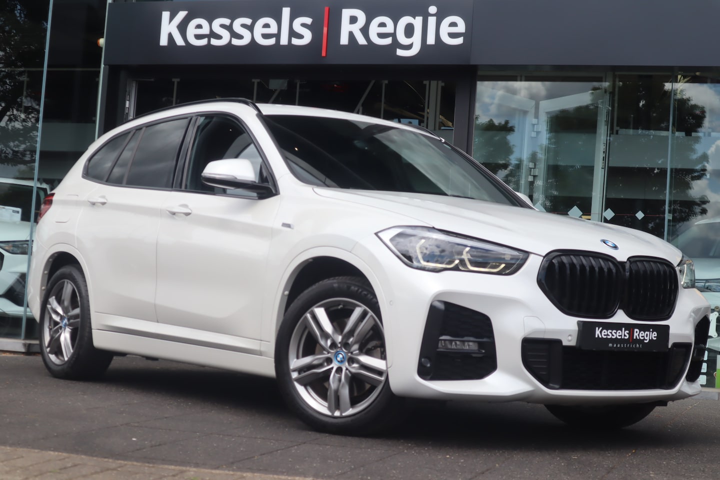 BMW X1 - xDrive25e M-sport Memory HuD ACC Keyless CarPlay Camera - AutoWereld.nl