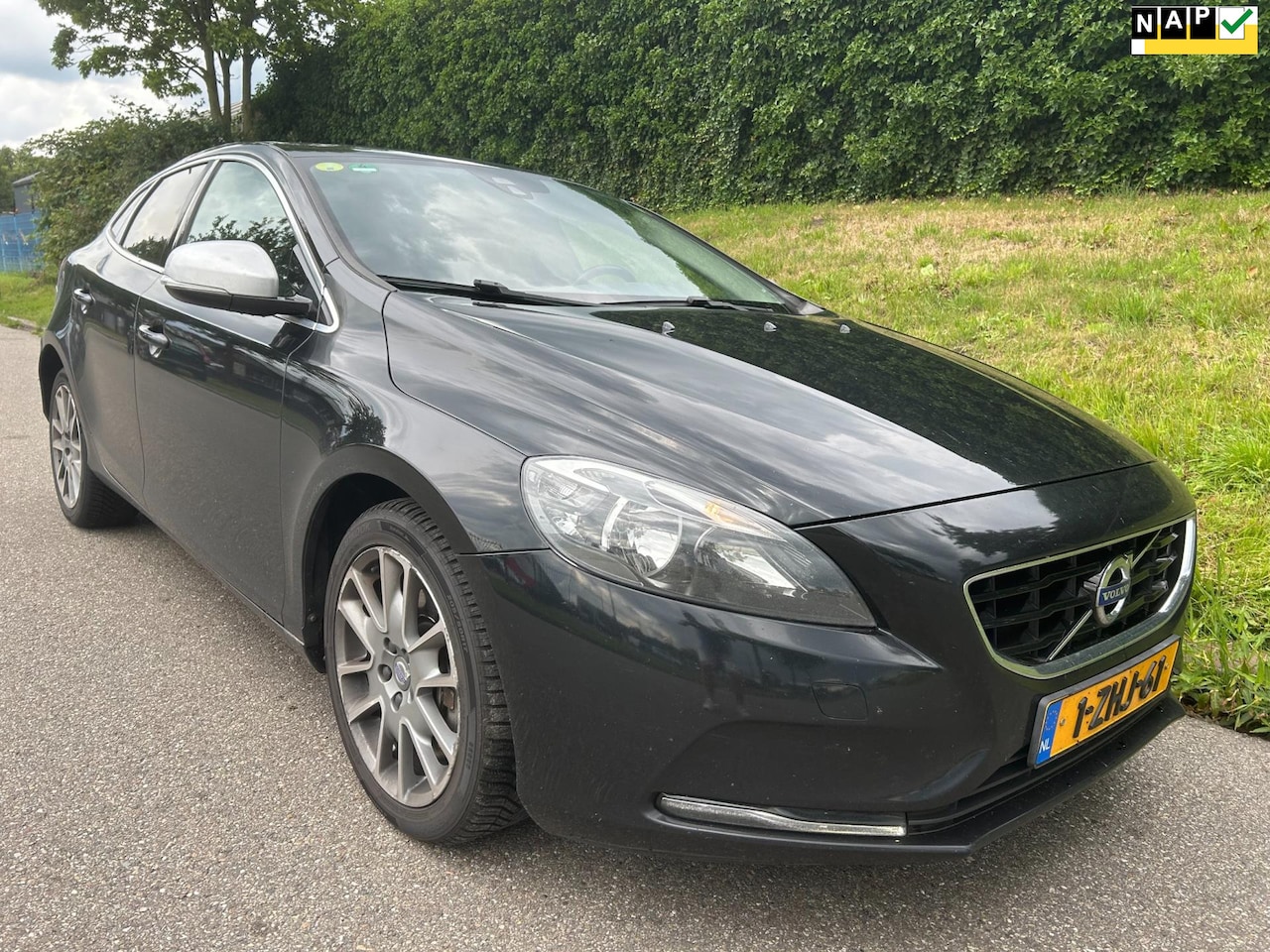 Volvo V40 - 2.0 D4 - Clima - Navi - PDC - Trekhaak - AutoWereld.nl