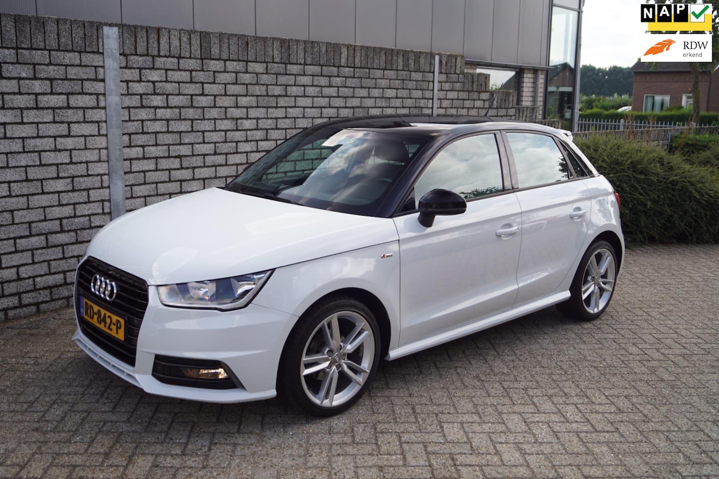 Audi A1 Sportback - 1.0 TFSI Adrenalin S Line 5 DRS Autom Navi Clima Cruise PDC LMV NL Auto. - AutoWereld.nl