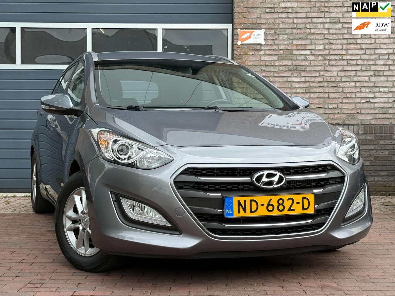 Hyundai i30 Wagon - 1.6 CRDi Business Edition AUTOMAAT|Climate|Navi|NAP - AutoWereld.nl
