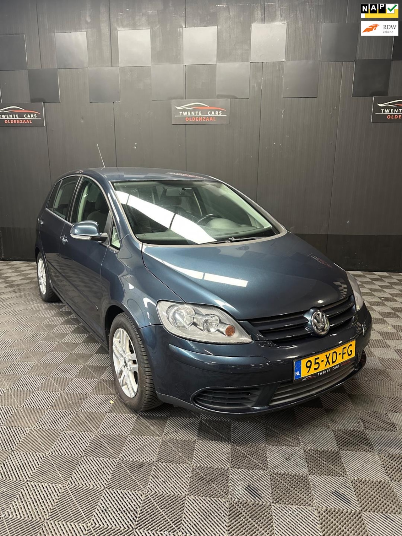 Volkswagen Golf Plus - 1.6 FSI Optive 3 | Clima | Cruise | Navi | Nieuwe APK | - AutoWereld.nl
