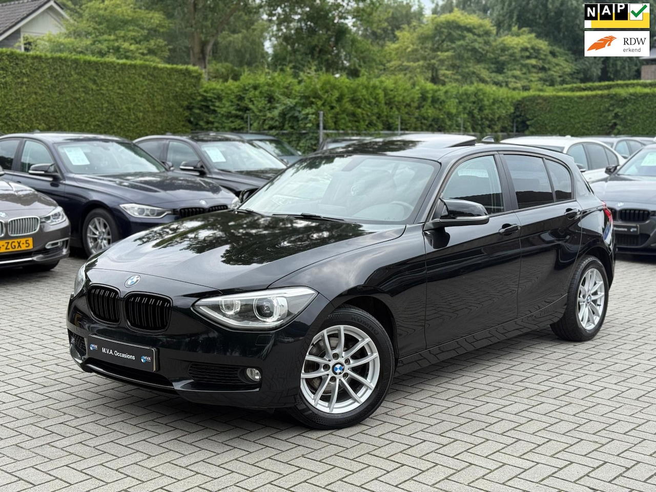 BMW 1-serie - 116i High Executive|Nieuwe Ketting + Klepseals|Xenon|Groot navigatie|Dakje|Climate control - AutoWereld.nl