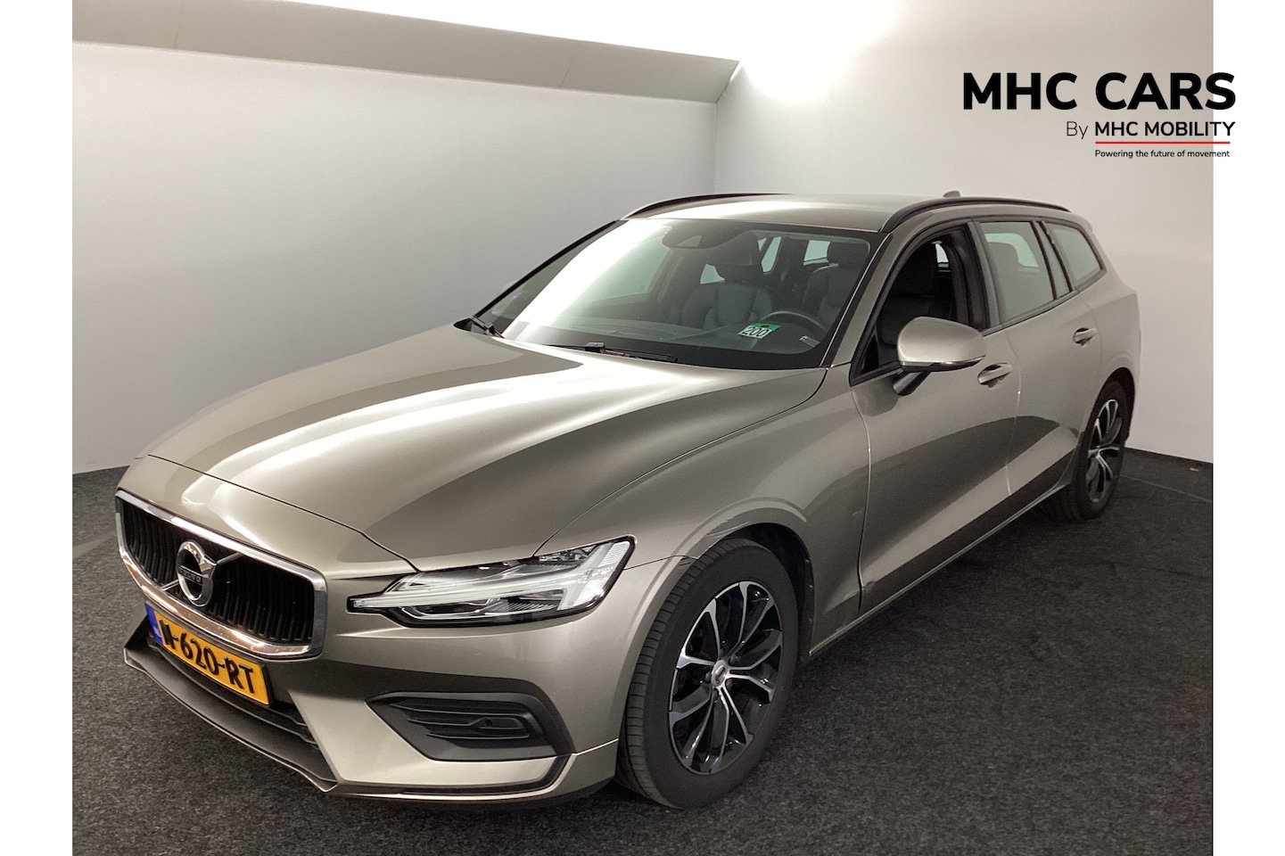 Volvo V60 - 2.0 B3 Momentum Advantage | LEder | Navi | Trekhaak | - AutoWereld.nl