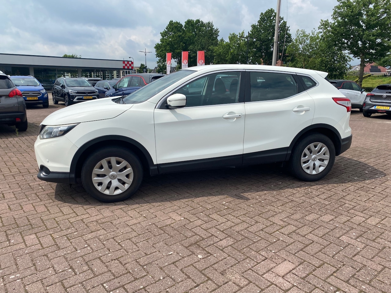 Nissan Qashqai - 1.2 Visia | AIRCO | CRUISE | LED | TREKHAAK | - AutoWereld.nl