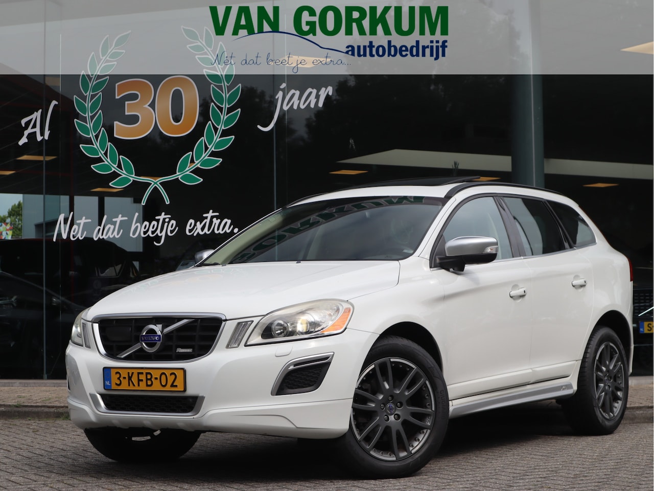 Volvo XC60 - 2.0 T5 R-Design / Panoramadak - AutoWereld.nl