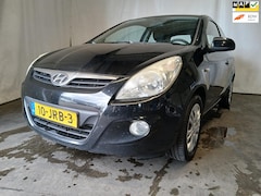Hyundai i20 - 1.4i DynamicVersion - Airco - Schade - Koppakking lek