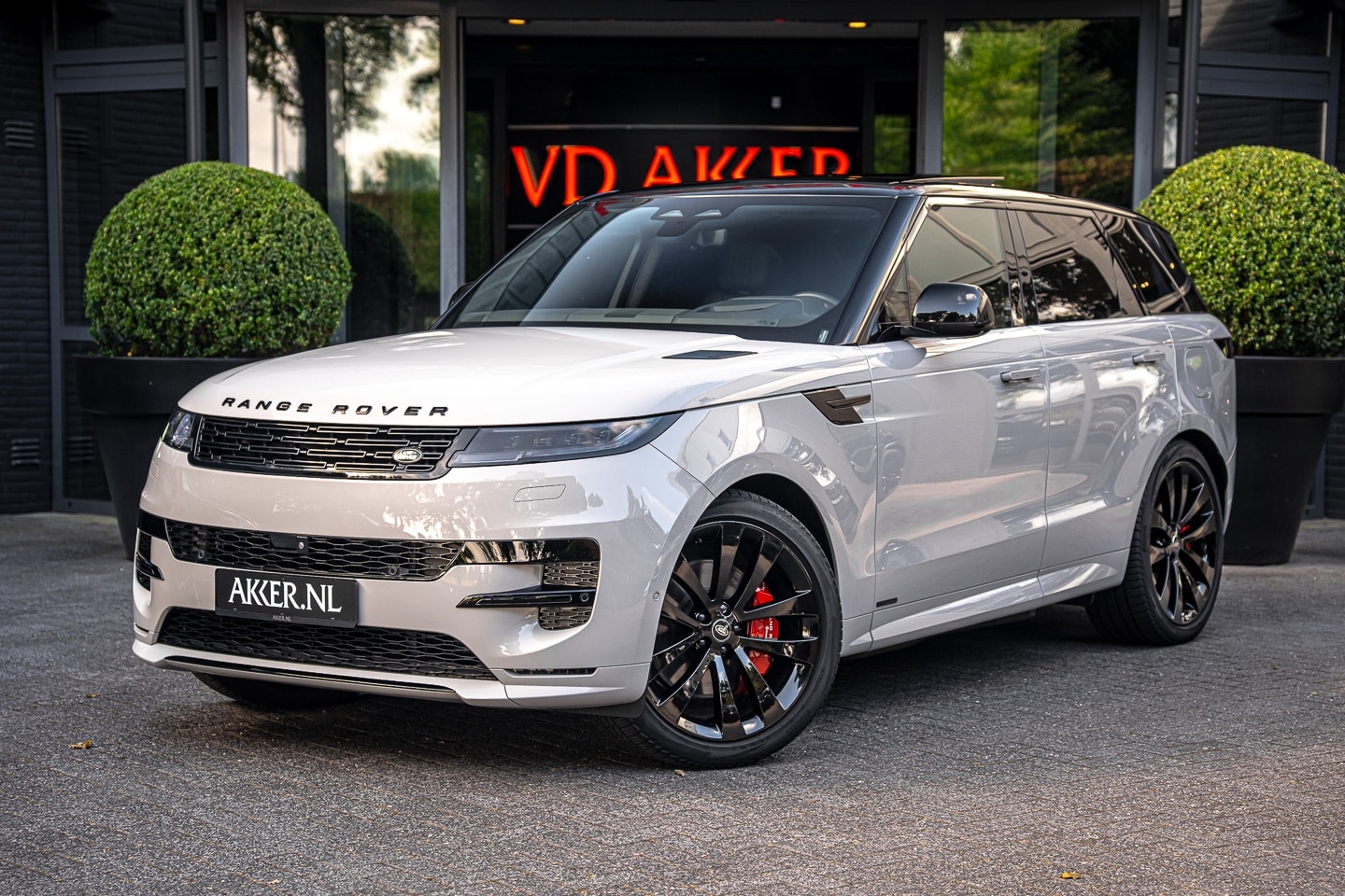 Land Rover Range Rover Sport - LANDROVER P550e Autobiography | Massage | Head-up | Vierwielsturing | 23 Inch - AutoWereld.nl