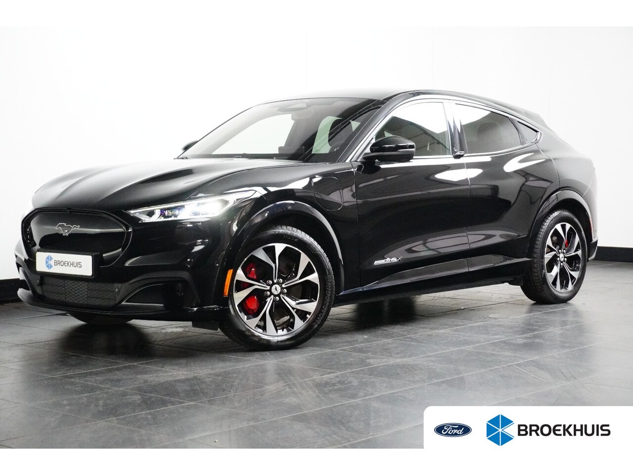 Ford Mustang Mach-E - Extended Premium AWD 98 kWh Pano-dak | Afn. Trekhaak | 1500KG Trekgewicht| B&O audio | Ele - AutoWereld.nl