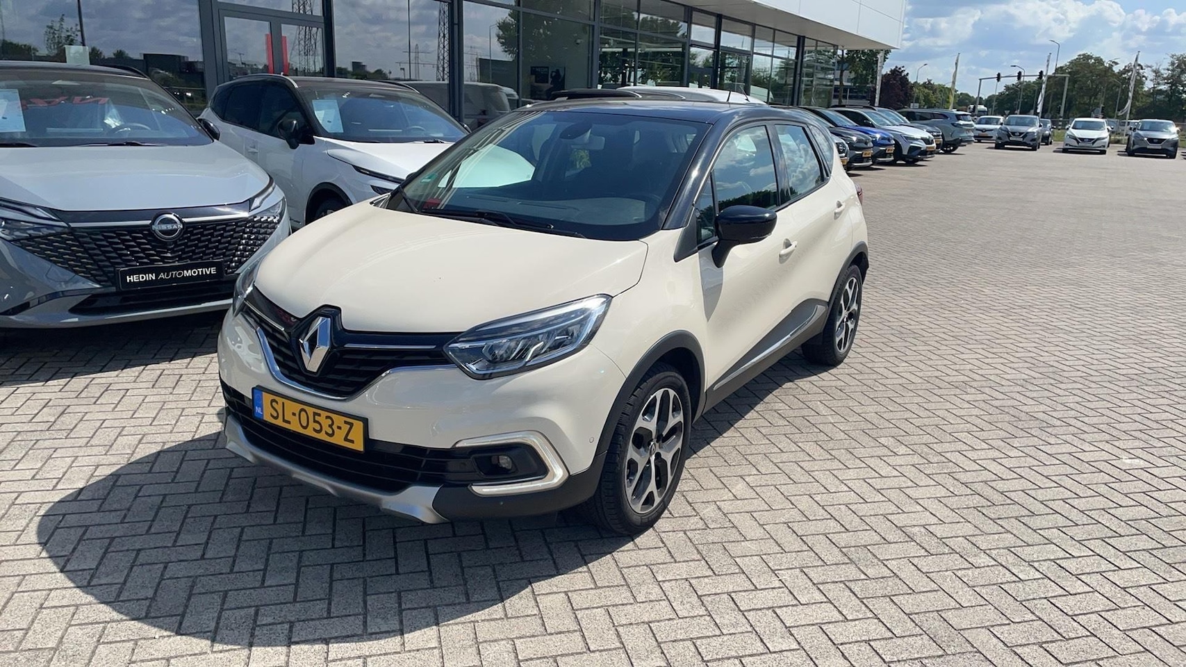 Renault Captur - 0.9 TCe Intens Achteruitrij camera | parkeersensoren voor en achter | trekhaak | NL Auto - AutoWereld.nl