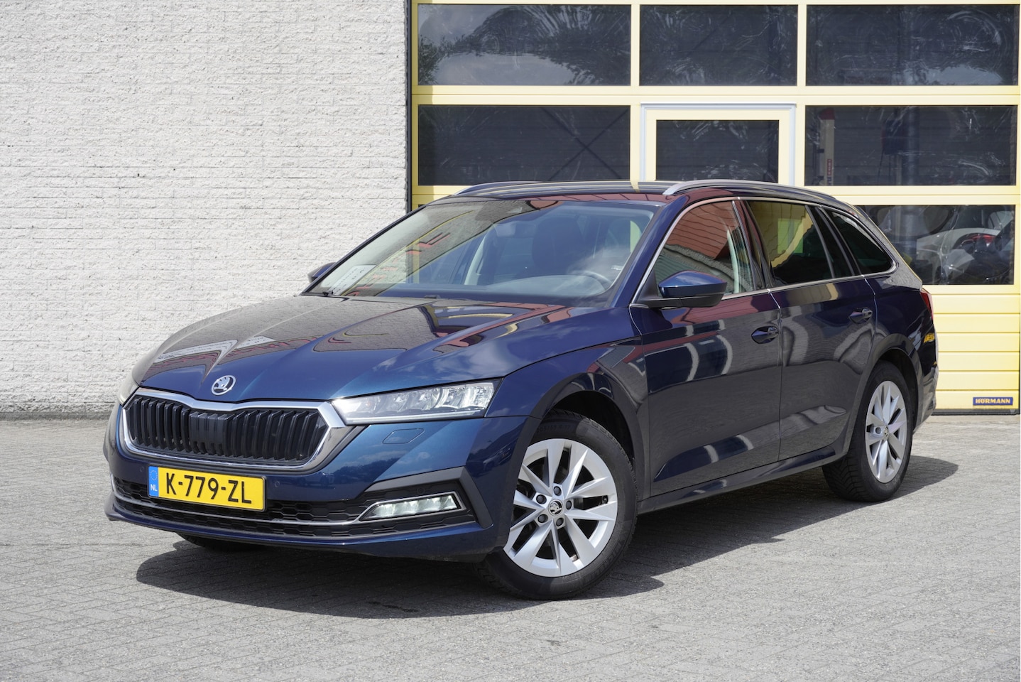 Skoda Octavia Combi - 1.0 TSI Style BJ2021 Lmv 17" | Led | Pdc | Navi | Keyless entry | Trekhaak | Dynamische kn - AutoWereld.nl