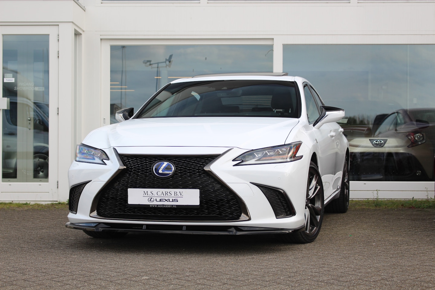 Lexus ES - 300h F-Sport Premium I Mark Lev. I Open dak I Applecarplay - AutoWereld.nl