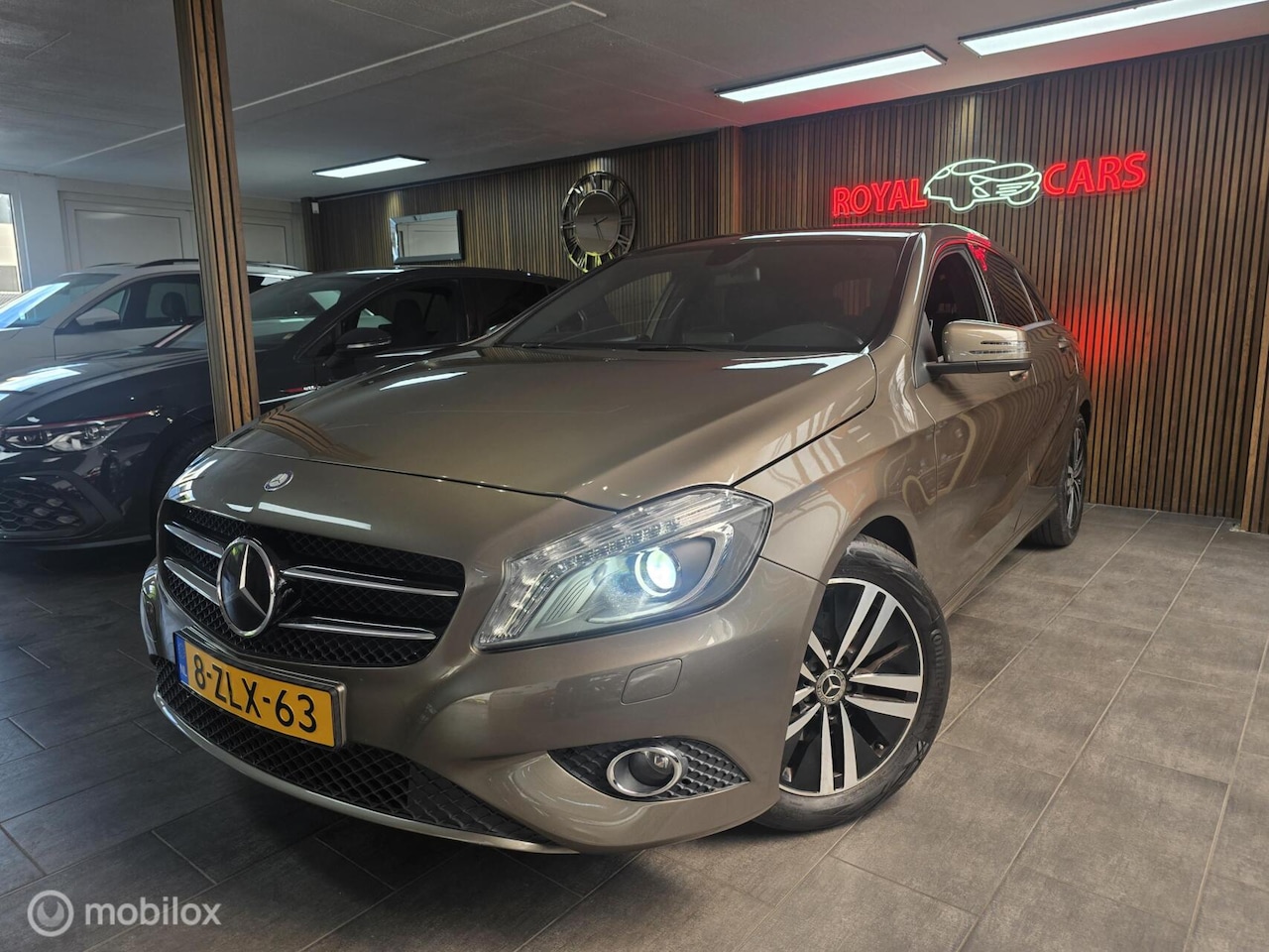Mercedes-Benz A-klasse - 180 / CAMERA / Led pakket / LEER / NAVI - AutoWereld.nl