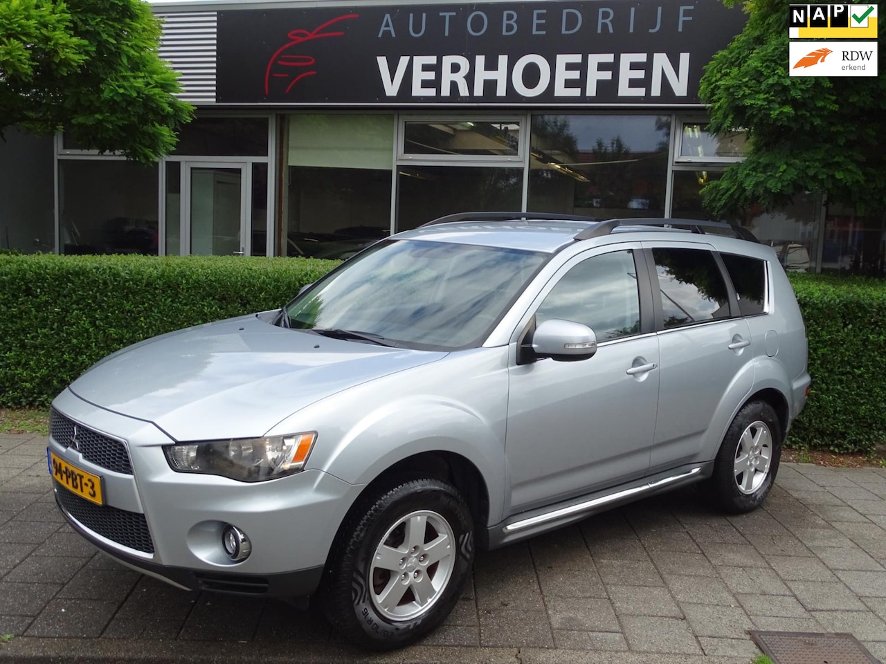 Mitsubishi Outlander - 2.0 Intro Edition - AUTOMAAT - CRUISE / CLIMATE CONTR - BIJNA YOUNGTIMER ! - AutoWereld.nl